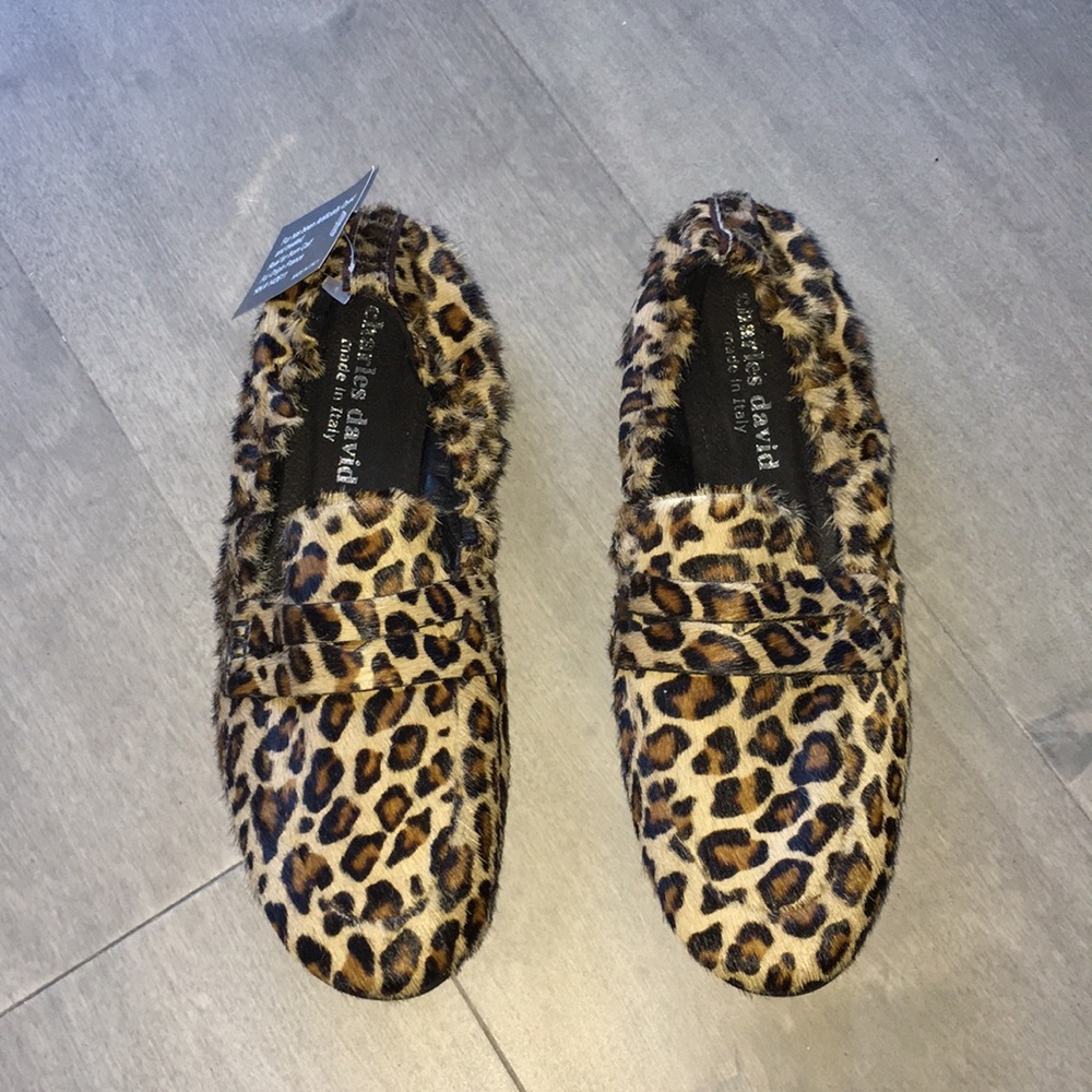 *BRAND NEW* Charles David leopard haircalf loafers